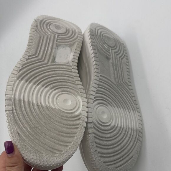 NEW- Steve Madden Classic White Platform Sneakers- Size 10 - Picture 4 of 6